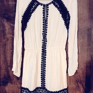 Chelsea and Violet used long sleeve white and black lace dress. Flounce skirt.